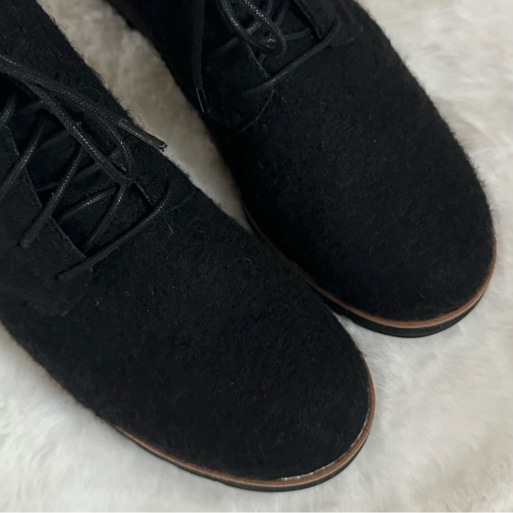 EILEEN FISHER 10 Crew Felted Wool Wedge Booties in Black • Lace Up Ankle Boots - Picture 6 of 16